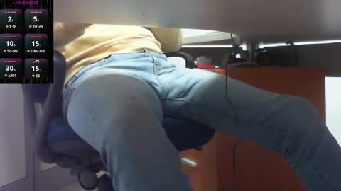 Snapshot of italiansirforyou chatting on 12-18-25, 04:02 Alex online show from 12-18-25, 04:02