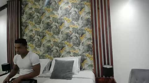 Italo Moore online show from 09-19-25, 11:11