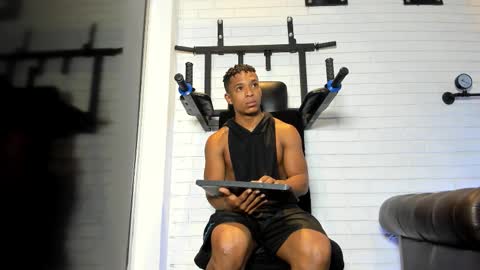 Italo Moore online show from 10-02-25, 11:17