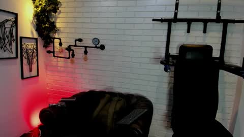 Italo Moore online show from 10-20-25, 11:21