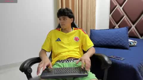 Snapshot of ithan_hot chatting on 06-24-26, 03:49 ithan_hot online show from 06-24-26, 03:49