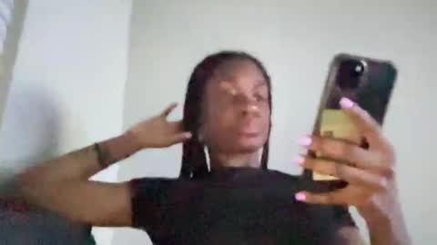 Snapshot of its5iveam chatting on 12-31-24, 03:01 5ive AM online show from 12-31-24, 03:01