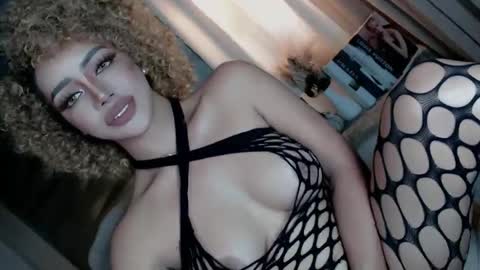 Snapshot of its_me_cataleya chatting on 02-19-25, 04:34 Cataleya Rogers online show from 02-19-25, 04:34