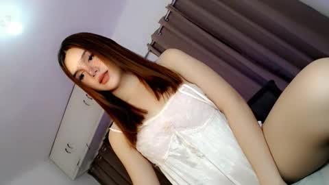 Snapshot of its_me_ezzie chatting on 01-15-26, 04:17 EZZIE online show from 01-15-26, 04:17