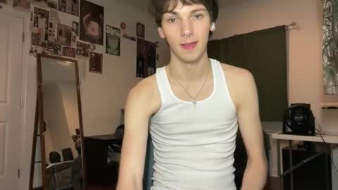 Snapshot of its_rowan chatting on 11-09-25, 02:43 Rowan online show from 11-09-25, 02:43