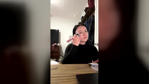 itsemmyy online show from 04-11-26, 04:55