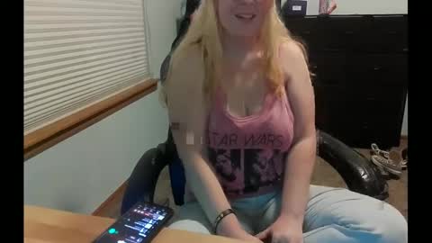 Itsglitchh222 online show from 09-17-25, 09:00