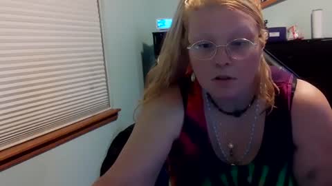 Itsglitchh222 online show from 09-22-25, 06:04
