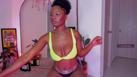 Snapshot of itslau_ chatting on 03-01-25, 03:53 lau online show from 03-01-25, 03:53