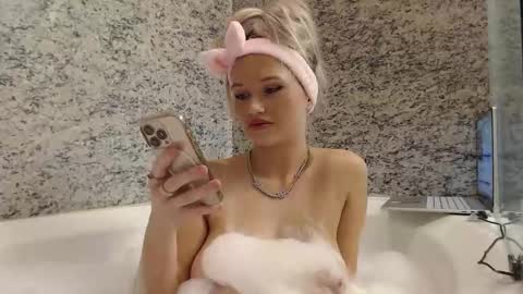 Snapshot of itsmakbxby chatting on 03-20-26, 01:21 itsmakbxby online show from 03-20-26, 01:21