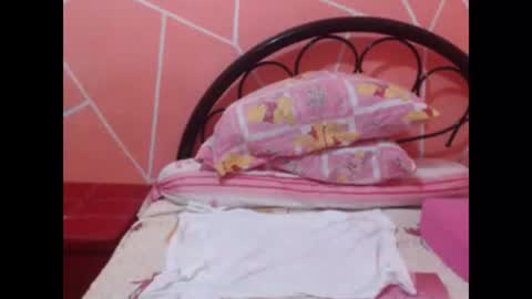 Snapshot of itsme_kitty chatting on 01-21-25, 06:43 Kitty online show from 01-21-25, 06:43
