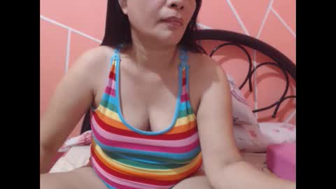 Snapshot of itsme_kitty chatting on 10-05-25, 12:47 Kitty online show from 10-05-25, 12:47