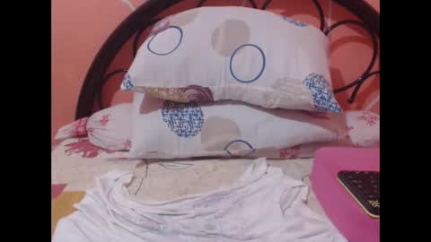 Snapshot of itsme_kitty chatting on 10-15-25, 11:38 Kitty online show from 10-15-25, 11:38