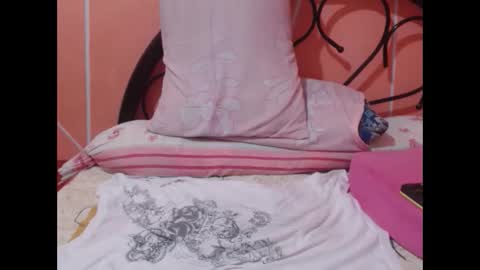 Snapshot of itsme_kitty chatting on 02-04-26, 12:55 Kitty online show from 02-04-26, 12:55