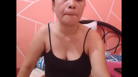 Snapshot of itsme_kitty chatting on 03-11-26, 12:16 Kitty online show from 03-11-26, 12:16