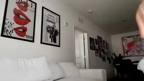 Snapshot of itsmealexisrae chatting on 10-09-25, 04:05 Alexis Rae online show from 10-09-25, 04:05