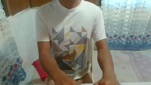 Snapshot of itsmelily05 chatting on 03-20-26, 10:36 itsmelily05 online show from 03-20-26, 10:36