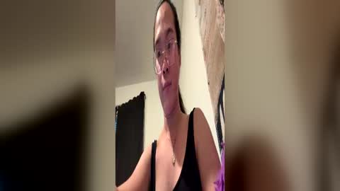 Snapshot of itsmelily05 chatting on 07-08-26, 12:59 itsmelily05 online show from 07-08-26, 12:59