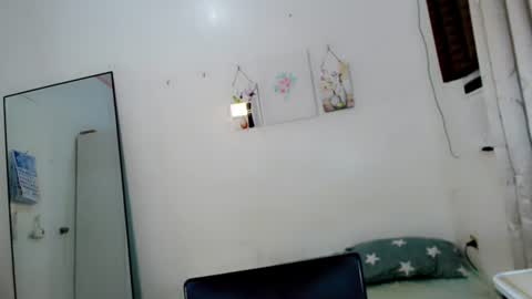 Snapshot of itsmetinydelux chatting on 07-10-26, 06:17 Sugar Baby online show from 07-10-26, 06:17