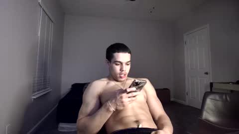 Snapshot of itstarzan chatting on 12-15-24, 06:18 TARZAN online show from 12-15-24, 06:18