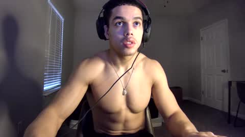 Snapshot of itstarzan chatting on 12-17-24, 01:27 TARZAN online show from 12-17-24, 01:27