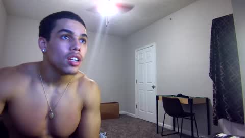 Snapshot of itstarzan chatting on 12-17-24, 04:32 TARZAN online show from 12-17-24, 04:32