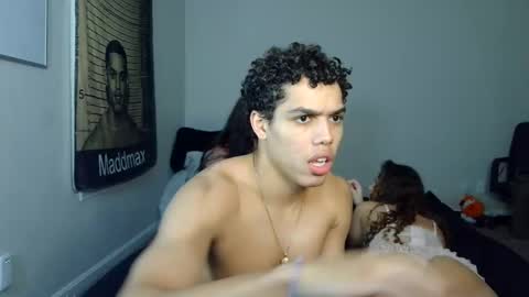 Snapshot of itstarzan chatting on 10-22-25, 06:35 TARZAN online show from 10-22-25, 06:35