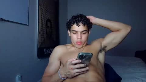 Snapshot of itstarzan chatting on 10-27-25, 01:42 TARZAN online show from 10-27-25, 01:42