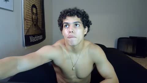 Snapshot of itstarzan chatting on 11-15-25, 05:16 TARZAN online show from 11-15-25, 05:16