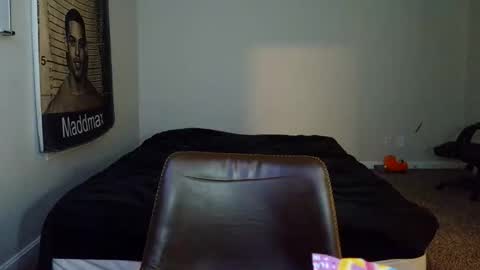 Snapshot of itstarzan chatting on 11-19-25, 03:28 TARZAN online show from 11-19-25, 03:28