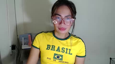 itsurgil_kloeh online show from 12-15-25, 06:01