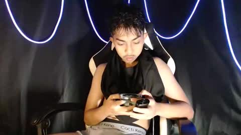 Snapshot of itsyourcummerboy_xx chatting on 04-03-26, 10:02 Kyle online show from 04-03-26, 10:02