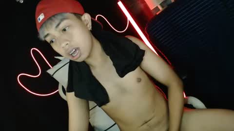 Snapshot of itsyourcummerboy_xx chatting on 06-27-26, 02:16 Kyle online show from 06-27-26, 02:16