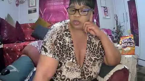 itumeleng74 online show from 10-12-25, 05:12