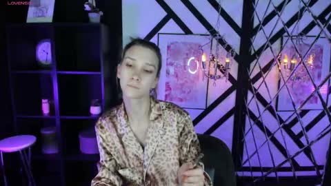 Snapshot of iva_bananas chatting on 10-27-25, 01:48 Iva online show from 10-27-25, 01:48