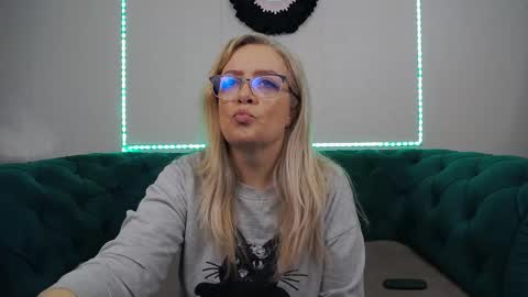 ivanacharm online show from 02-17-26, 04:31