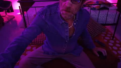 Snapshot of ivariello chatting on 10-16-25, 11:44 yves online show from 10-16-25, 11:44