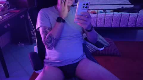 Snapshot of ivariello chatting on 11-10-25, 07:18 yves online show from 11-10-25, 07:18