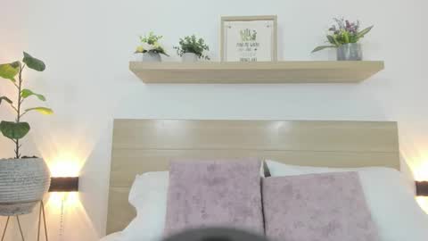 Snapshot of ivette_swan chatting on 02-12-26, 12:33 I V E T T E online show from 02-12-26, 12:33