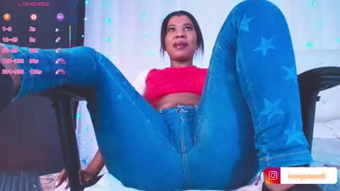 Snapshot of ivonjoness chatting on 10-28-25, 04:05 Ivon Miss Jones online show from 10-28-25, 04:05