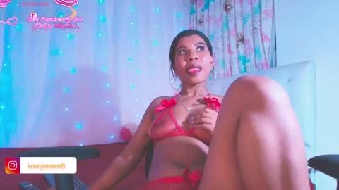 Snapshot of ivonjoness chatting on 11-12-25, 02:34 Ivon Miss Jones online show from 11-12-25, 02:34