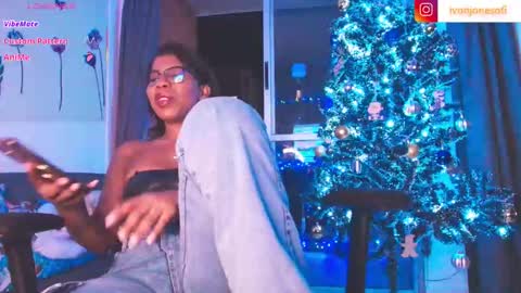 Snapshot of ivonjoness chatting on 12-01-25, 02:38 Ivon Miss Jones online show from 12-01-25, 02:38