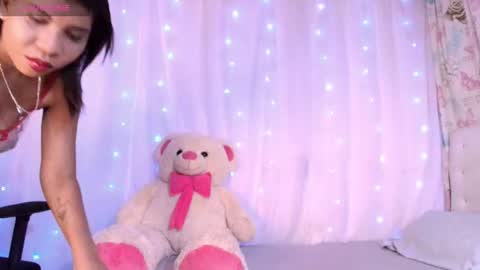 Snapshot of ivonjoness chatting on 12-17-25, 03:23 Ivon Miss Jones online show from 12-17-25, 03:23