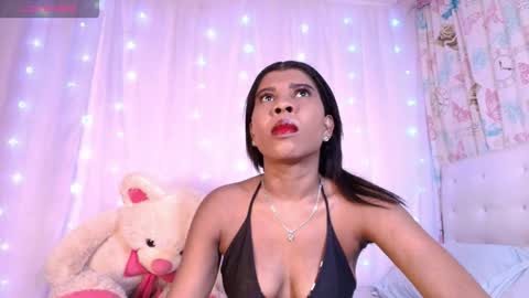Snapshot of ivonjoness chatting on 12-18-25, 03:34 Ivon Miss Jones online show from 12-18-25, 03:34