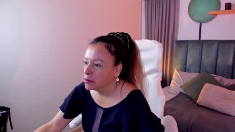 Snapshot of ivonne_4 chatting on 02-07-26, 12:53 Ivonne online show from 02-07-26, 12:53