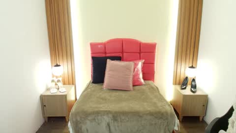 I V O N N E R O S S online show from 02-24-26, 12:14