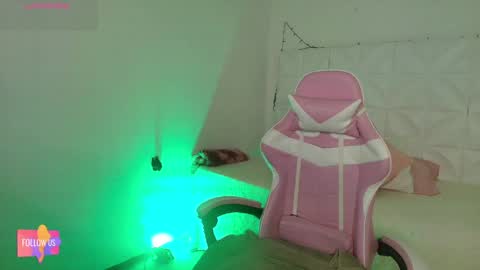 Snapshot of ivonnygoldie chatting on 04-01-26, 06:16 Ivonny online show from 04-01-26, 06:16