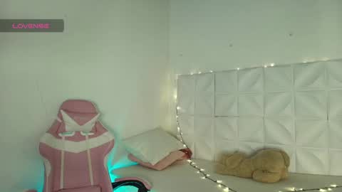 Snapshot of ivonnygoldie chatting on 04-22-26, 12:39 Ivonny online show from 04-22-26, 12:39