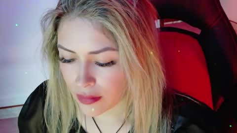 Snapshot of ivy__taylorr chatting on 11-20-25, 08:30 Diana Rojas online show from 11-20-25, 08:30