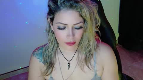 Snapshot of ivy__taylorr chatting on 11-25-25, 02:33 Diana Rojas online show from 11-25-25, 02:33